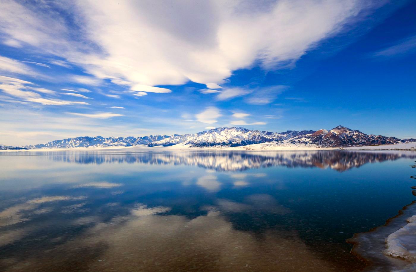 Sayram Lake · blue ice 赛里木湖蓝冰